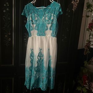 Women’s beautiful, formal dress turquoise and white embroidered/netting size 12